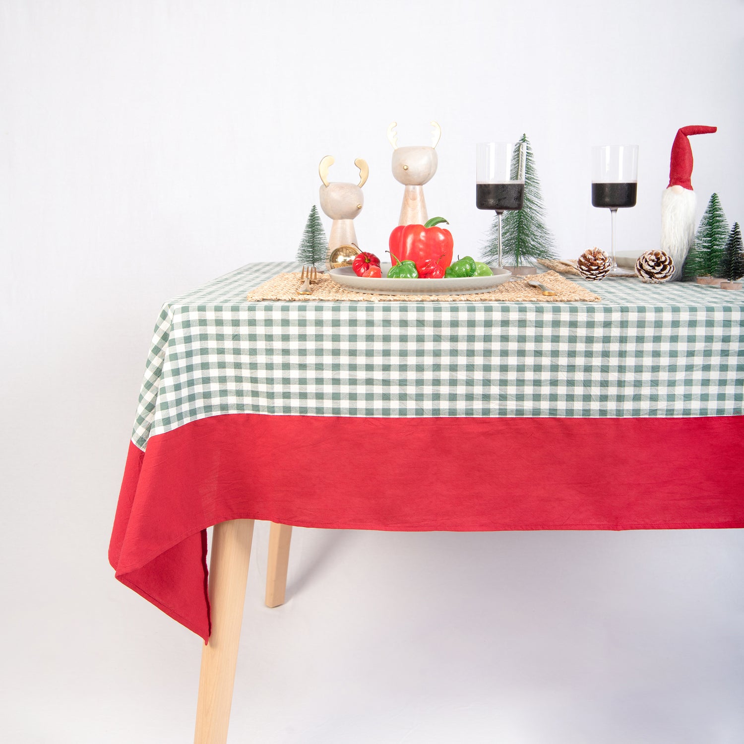 tablecloth gingham plaid buffalo checkered cotton stonewashed red green white christmas rectangle