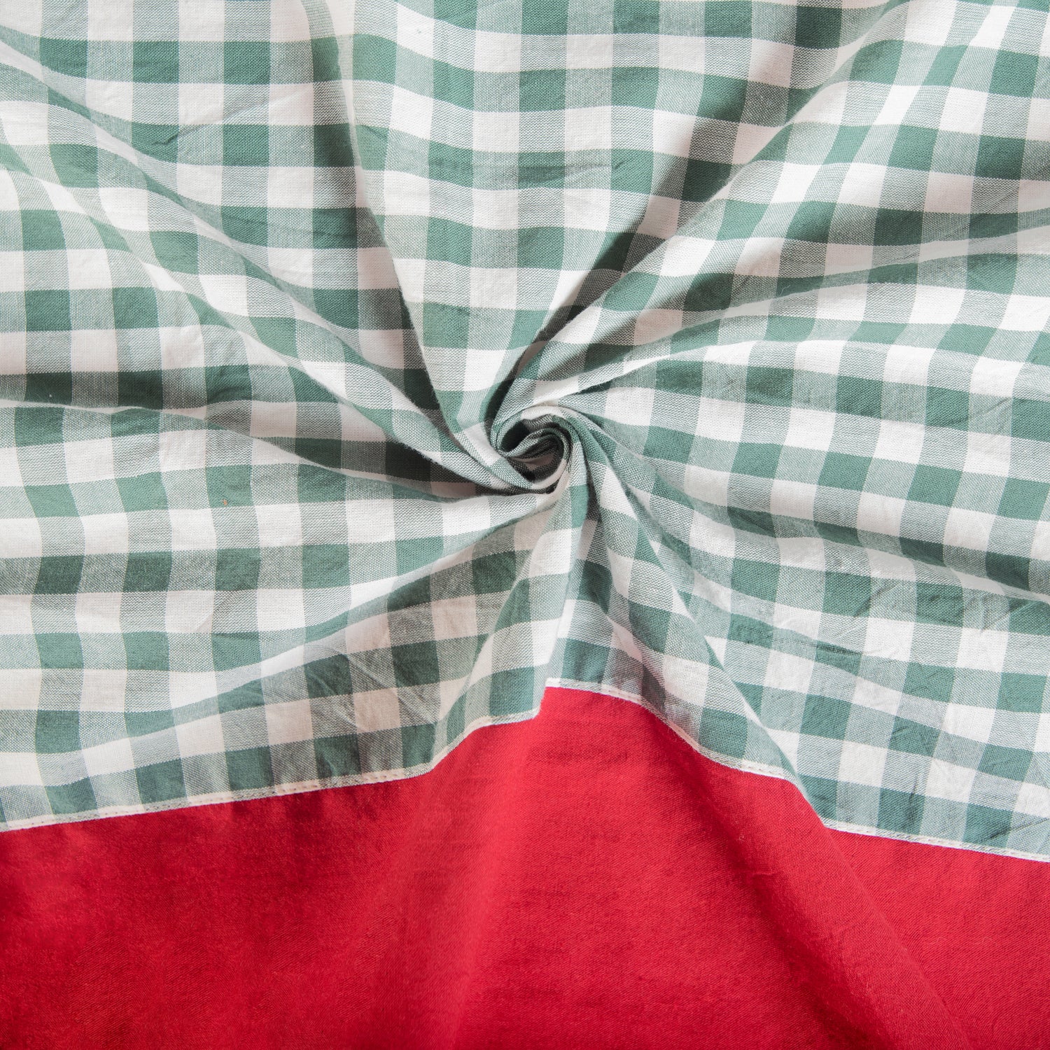 tablecloth gingham plaid buffalo checkered cotton stonewashed red green white christmas rectangle