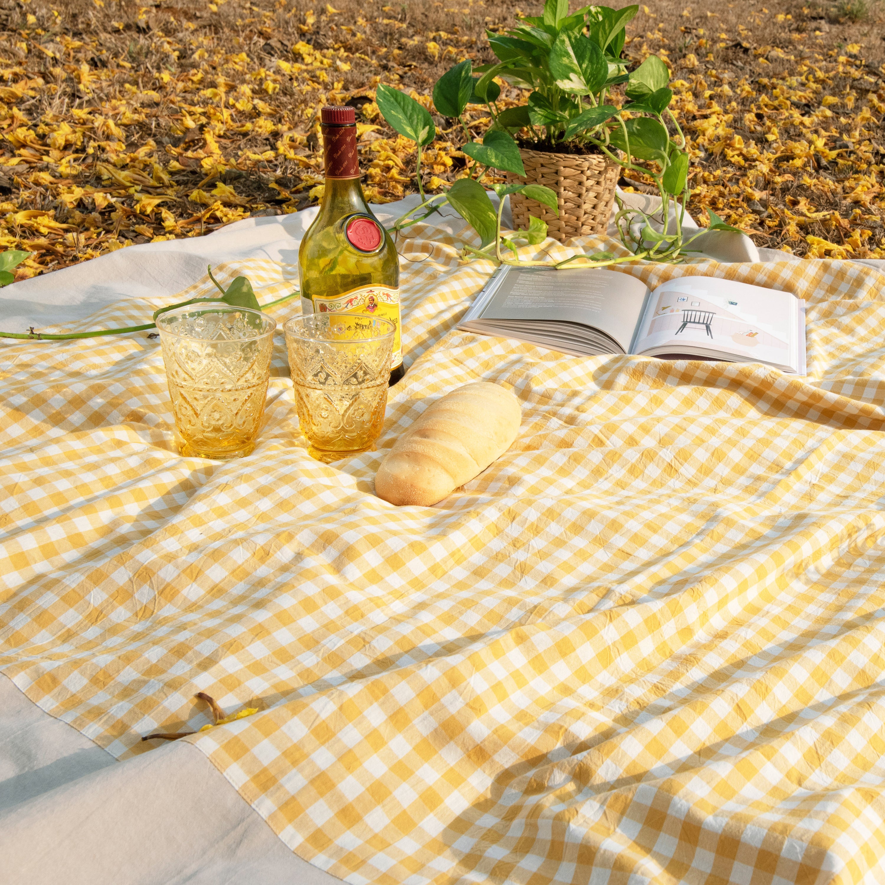 tablecloth gingham plaid buffalo checkered cotton stonewashed yellow beige white rectangle
