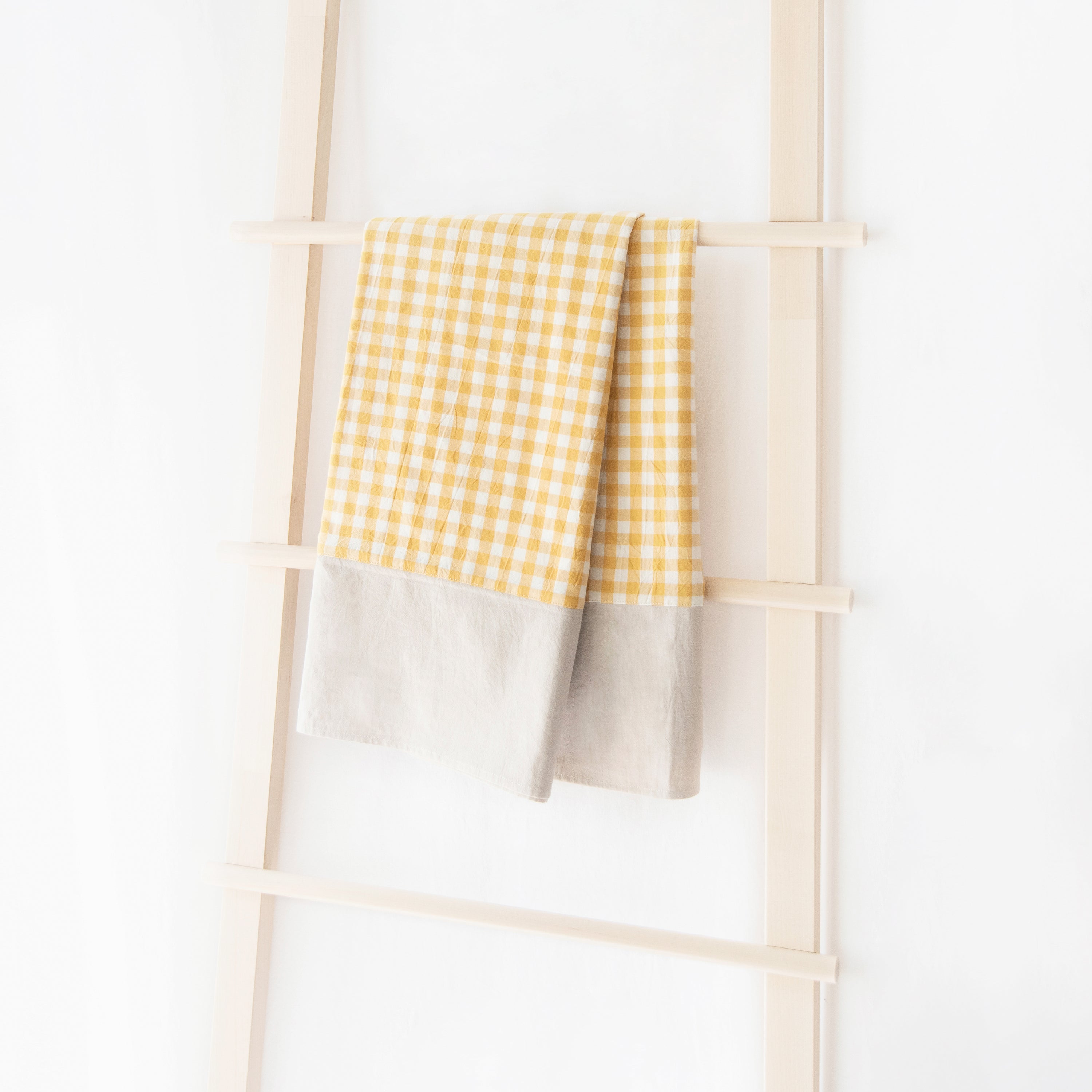 tablecloth gingham plaid buffalo checkered cotton stonewashed yellow beige white rectangle