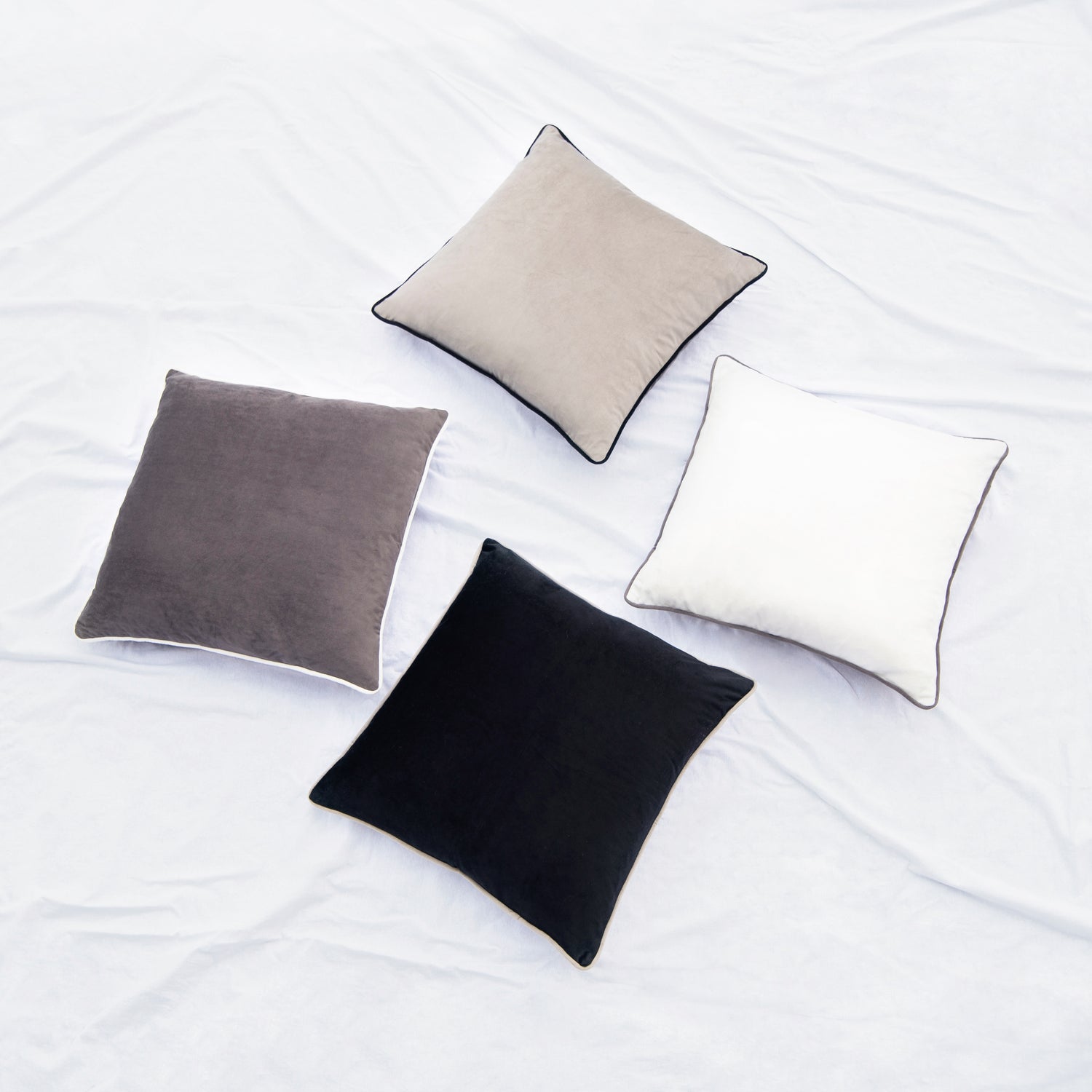Monteverde Pillows (4-Pack) - Black/White