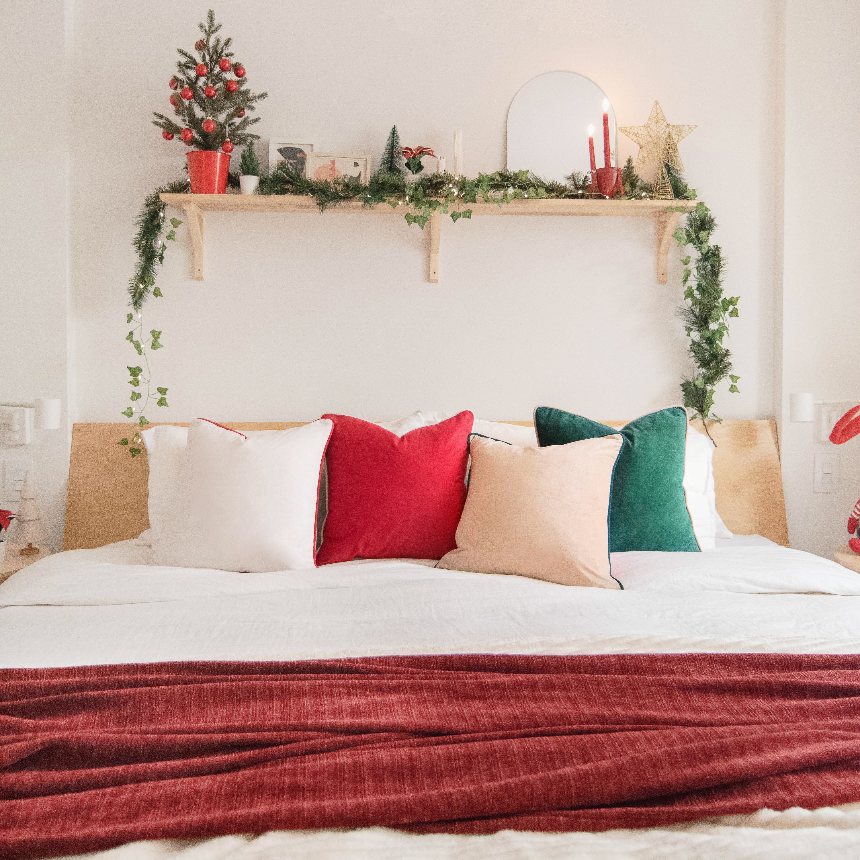 red green white Christmas decorative throw pillow covers piping soft reversible square home decor